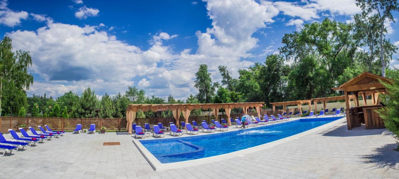 Relax Hotel - Restaurant Complex Novomoskovsk Dış mekan fotoğraf